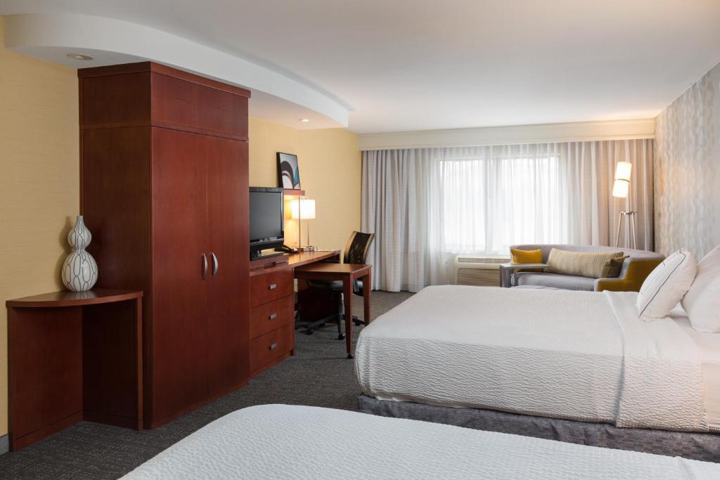 คอร์ตยาร์ด เดสโมนส์ เวสท์/จอร์แดน ครีก Hotel เวสต์เดอร์มอยส์ ภายนอก รูปภาพ