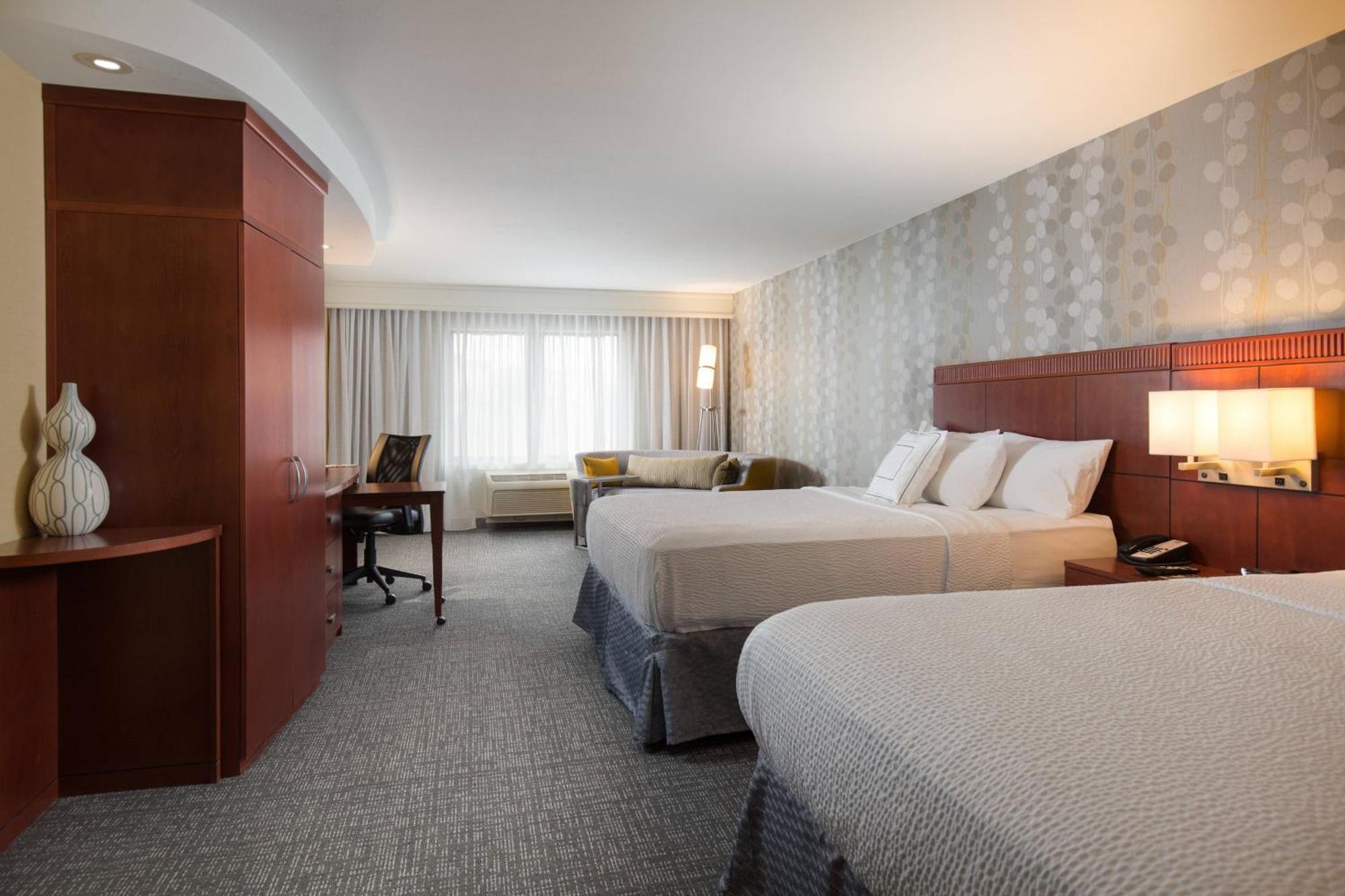 คอร์ตยาร์ด เดสโมนส์ เวสท์/จอร์แดน ครีก Hotel เวสต์เดอร์มอยส์ ภายนอก รูปภาพ