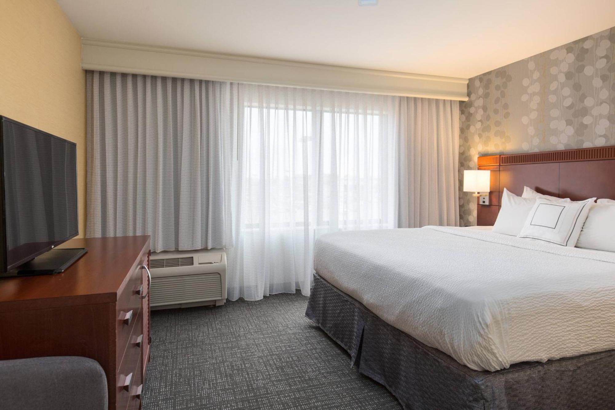 คอร์ตยาร์ด เดสโมนส์ เวสท์/จอร์แดน ครีก Hotel เวสต์เดอร์มอยส์ ภายนอก รูปภาพ