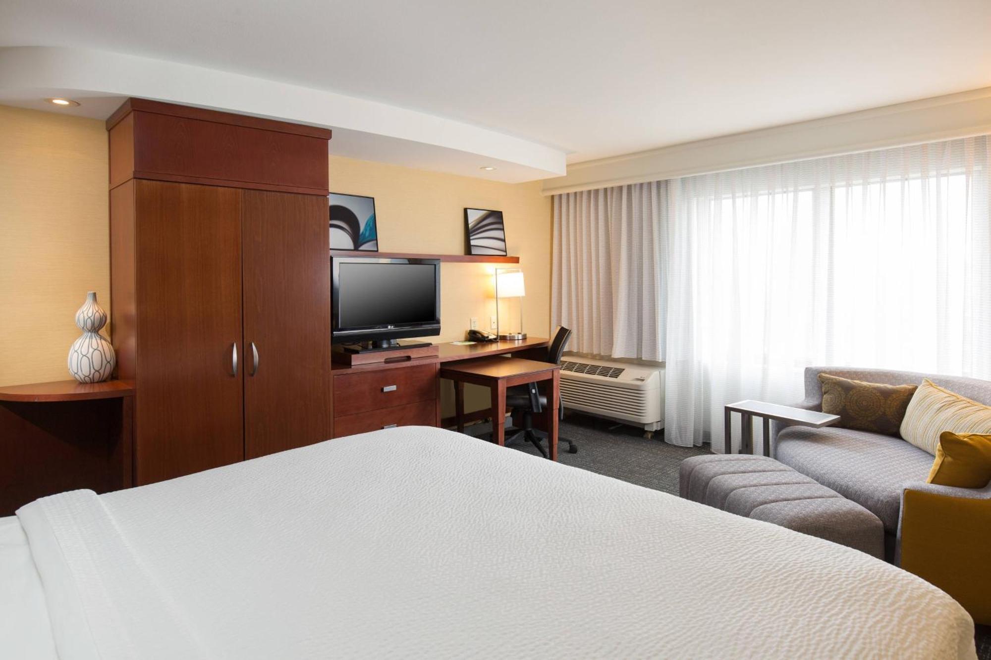 คอร์ตยาร์ด เดสโมนส์ เวสท์/จอร์แดน ครีก Hotel เวสต์เดอร์มอยส์ ภายนอก รูปภาพ