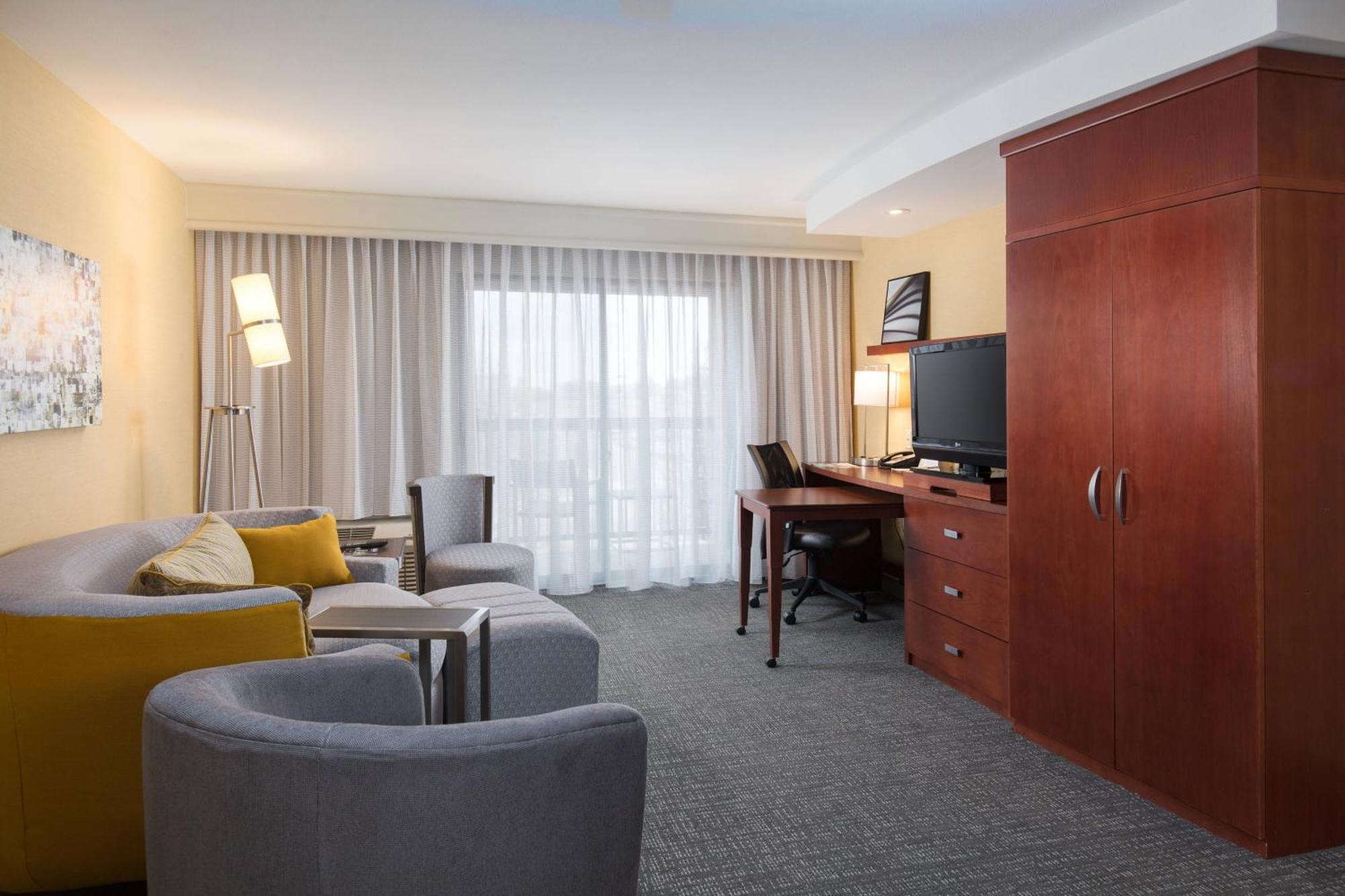 คอร์ตยาร์ด เดสโมนส์ เวสท์/จอร์แดน ครีก Hotel เวสต์เดอร์มอยส์ ภายนอก รูปภาพ