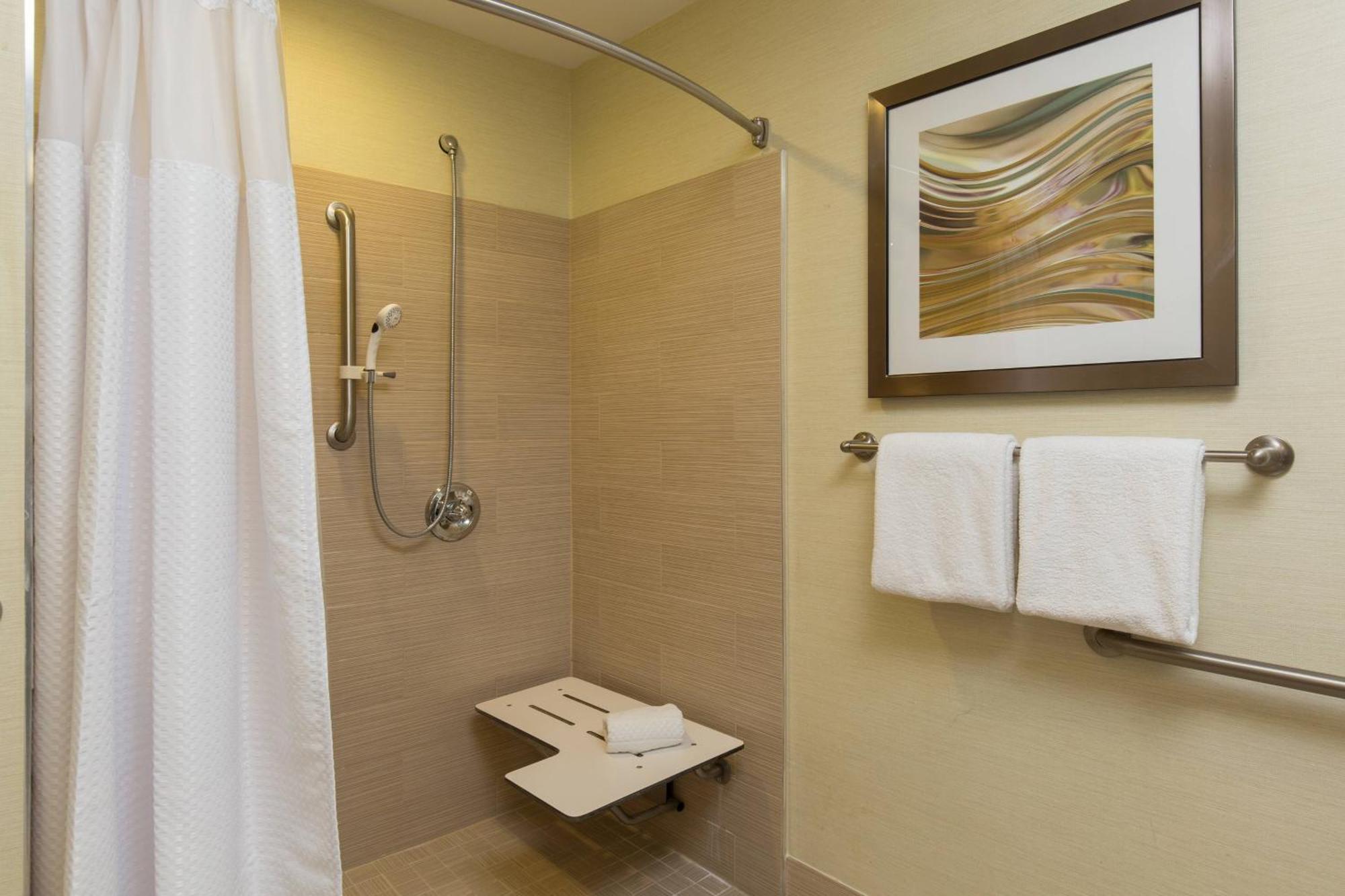 คอร์ตยาร์ด เดสโมนส์ เวสท์/จอร์แดน ครีก Hotel เวสต์เดอร์มอยส์ ภายนอก รูปภาพ