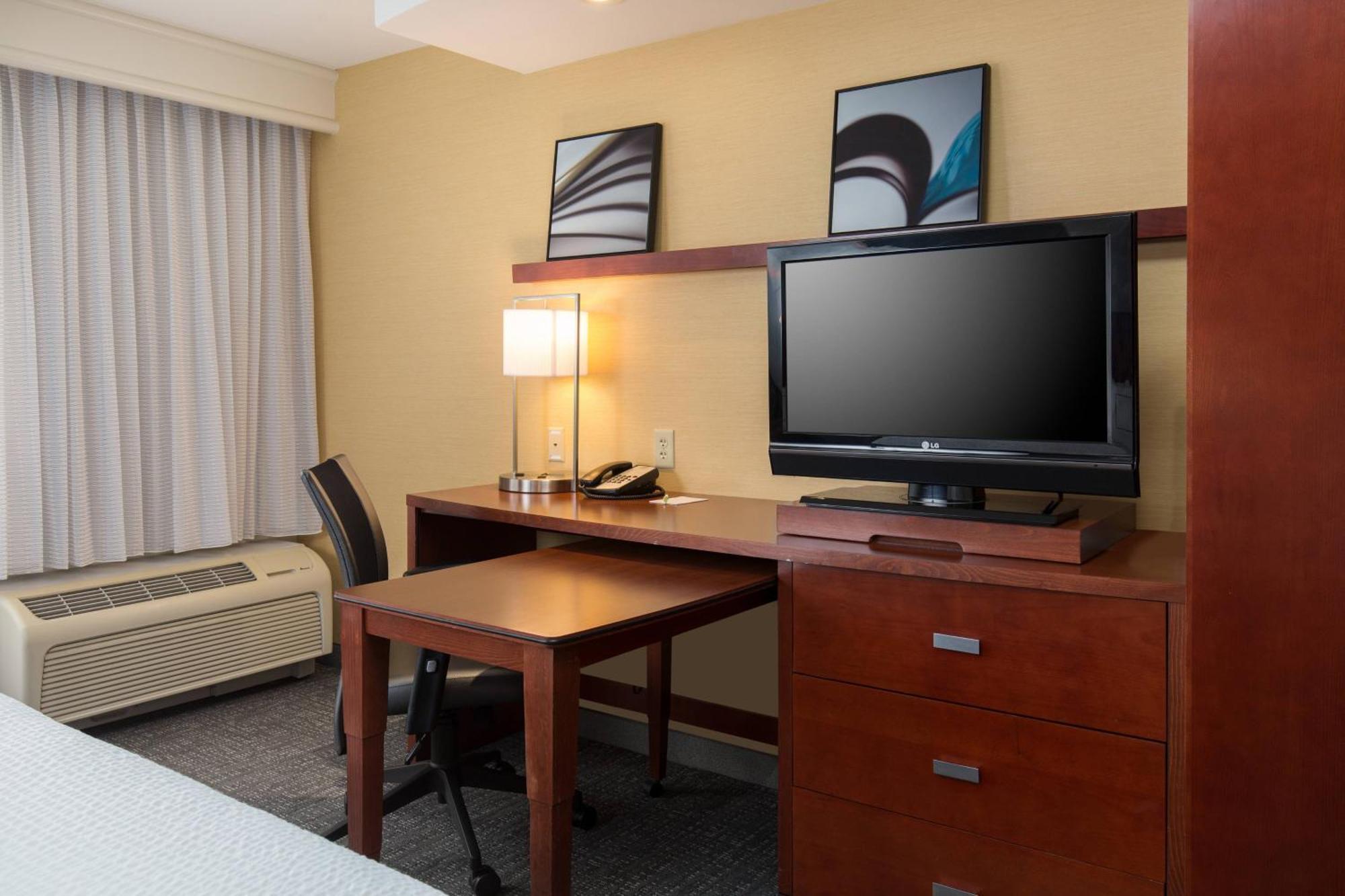 คอร์ตยาร์ด เดสโมนส์ เวสท์/จอร์แดน ครีก Hotel เวสต์เดอร์มอยส์ ภายนอก รูปภาพ