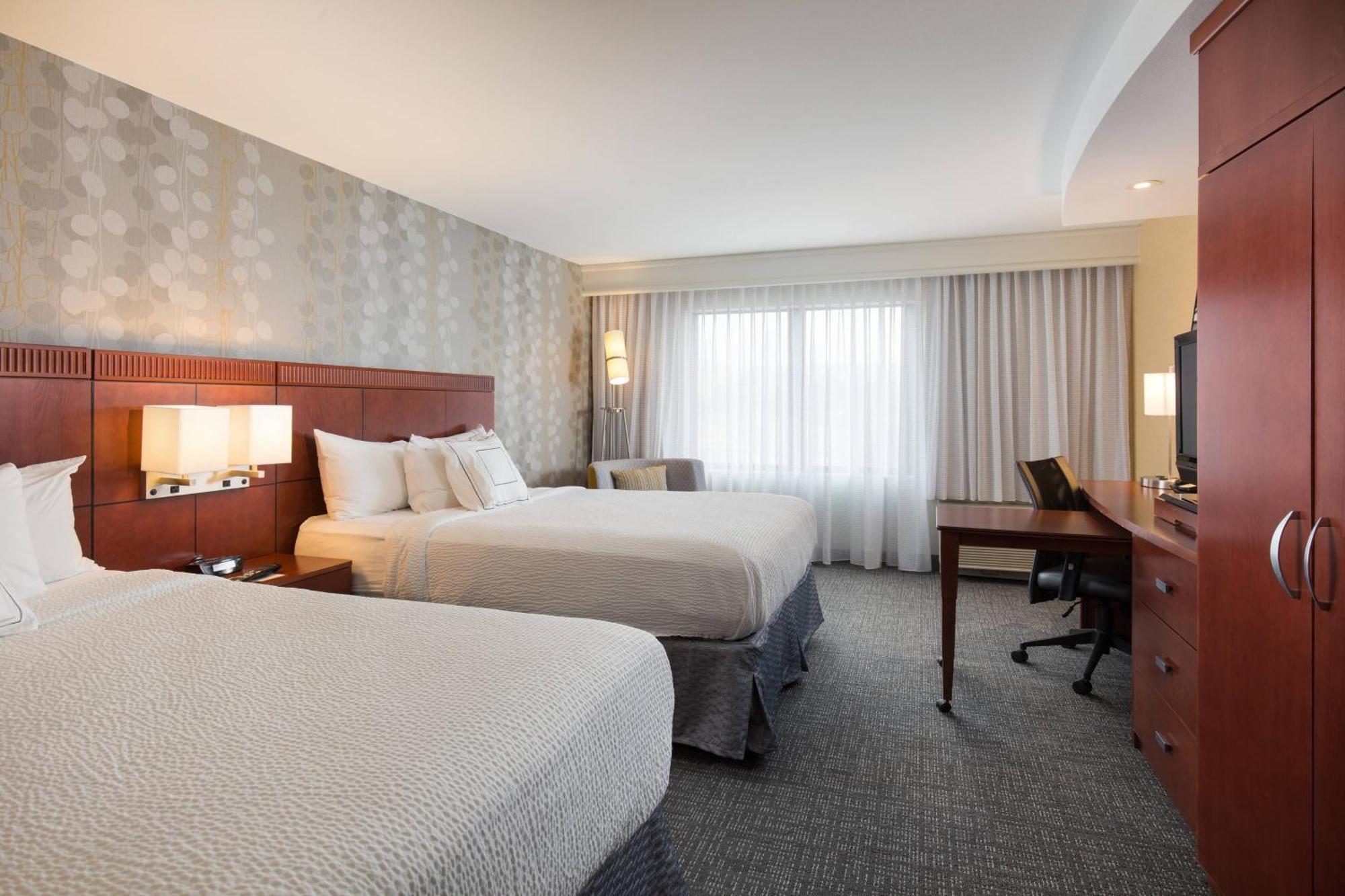 คอร์ตยาร์ด เดสโมนส์ เวสท์/จอร์แดน ครีก Hotel เวสต์เดอร์มอยส์ ภายนอก รูปภาพ