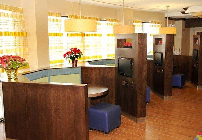 คอร์ตยาร์ด เดสโมนส์ เวสท์/จอร์แดน ครีก Hotel เวสต์เดอร์มอยส์ ภายนอก รูปภาพ