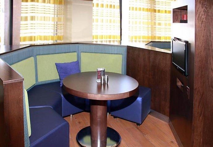 คอร์ตยาร์ด เดสโมนส์ เวสท์/จอร์แดน ครีก Hotel เวสต์เดอร์มอยส์ ภายนอก รูปภาพ